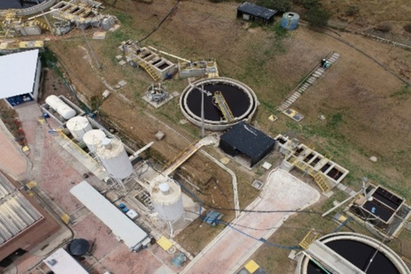 Vista área de la Línea de Tratamiento Fisicoquímico de la Planta de Tratamiento de Lixiviados.