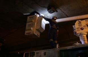 Operarios atendiendo reporte de fallas